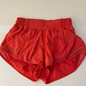 Lululemon Hotty Hot Low-Rise Lined Short 2.5”